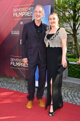 Heio von Stetten und seine Ehefrau Elisabeth Romano bei der Verleihung Bayerischer Filmpreis 2022 am 20.05.2022 im Prinzregententheater in München Bayerischer Filmpreis 2022 in Muenchen
