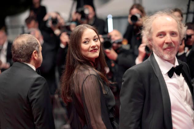 Marion Cotillard und Arnaud Desplechin bei der Premiere des Kinofilms Brother and Sister Frere et soeur auf dem Festival de Cannes 2022 75. Internationale Filmfestspiele von Cannes im Palais des Festivals. Cannes, 20.05.2022