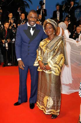 Idris Elba mit Mutter Eve Elba bei der Premiere des Kinofilms Three Thousand Years of Longing auf dem Festival de Cannes 2022 75. Internationale Filmfestspiele von Cannes im Palais des Festivals. Cannes, 20.05.2022