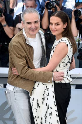 75th Cannes film festival 2022, Photocall film Irma Vep. Pictured: Alicia Vikander, Olivier Assayas  Copyright: xAlbertoxTerenghi Cannesx2022x xix xVenezia2020x