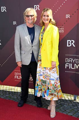 Martin Krug mit Freundin Martina Nicia bei der Verleihung des 43. Bayerischen Filmpreises 2021 im Prinzregententheater. München, 20.05.2022
