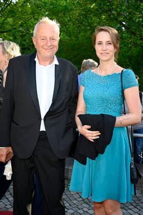 Rainer Fabich mit Tochter Larissa Fabich bei der Verleihung des 43. Bayerischen Filmpreises 2021 im Prinzregententheater. München, 20.05.2022