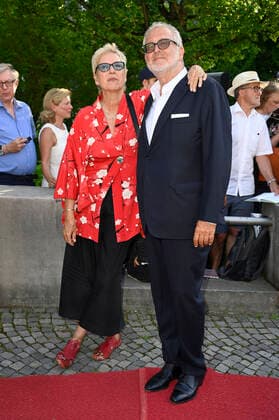 Doris Dörrie mit Partner Martin Moszkowicz bei der Verleihung des 43. Bayerischen Filmpreises 2021 im Prinzregententheater. München, 20.05.2022