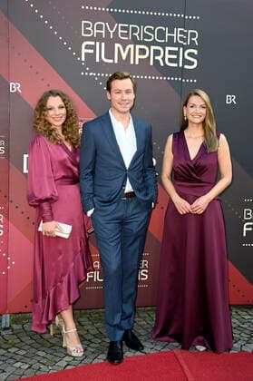 Antonia Bill, David Kross und Judith Gerlach bei der Verleihung des 43. Bayerischen Filmpreises 2021 im Prinzregententheater. München, 20.05.2022
