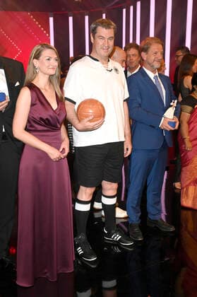 Judith Gerlach, Markus Söder und Sönke Wortmann bei der Verleihung des 43. Bayerischen Filmpreises 2021 im Prinzregententheater. München, 20.05.2022