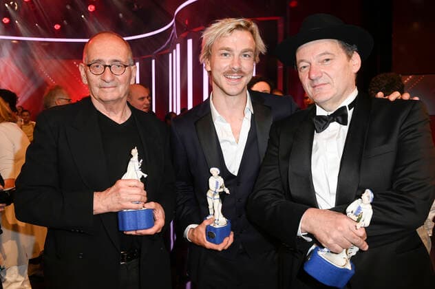 Dominik Graf, Albrecht Schuch und Hanno Lentz bei der Verleihung des 43. Bayerischen Filmpreises 2021 im Prinzregententheater. München, 20.05.2022