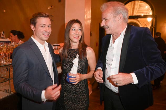 David Kross, Johanna Wokalek und Leander Haußmann bei der Verleihung des 43. Bayerischen Filmpreises 2021 im Prinzregententheater. München, 20.05.2022