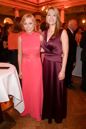 Anna Ewelina und Judith Gerlach bei der Verleihung des 43. Bayerischen Filmpreises 2021 im Prinzregententheater. München, 20.05.2022