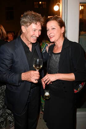 Tobias Moretti und Jule Ronstedt bei der Verleihung des 43. Bayerischen Filmpreises 2021 im Prinzregententheater. München, 20.05.2022