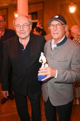 Klaus Maria Brandauer und Otto Waalkes bei der Verleihung des 43. Bayerischen Filmpreises 2021 im Prinzregententheater. München, 20.05.2022