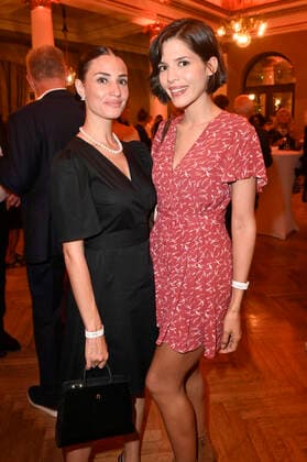 Nadine Menz und Jasmin Gassmann bei der Verleihung des 43. Bayerischen Filmpreises 2021 im Prinzregententheater. München, 20.05.2022