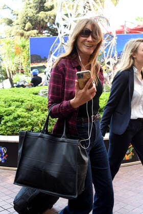 Cannes 2022 - 75Â° Festival Internazionale del cinema, giorno 4 - Arrivi al Martinez Hotel. Nella Foto Carla Bruni  Copyright: xSimonexComix xipa-agency.netx xVenezia2020x