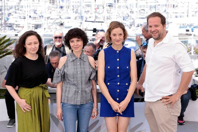 Entertainment Bilder des Tages Johanna Scherz, Marie Kreutzer, Vicky Krieps und Alexander Glehr beim Photocall zur Streaming Serie Corsage auf dem Festival de Cannes 2022 75. Internationale Filmfestspiele von Cannes am Palais des Festivals. Cannes, 21.05.2022