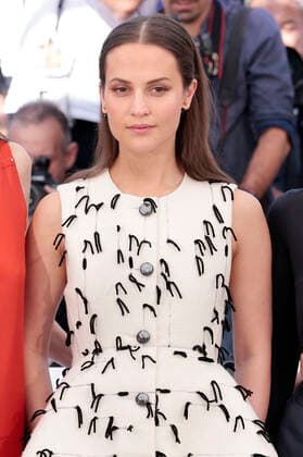 Alicia Vikander beim Photocall zur Streaming Serie Irma Vep auf dem Festival de Cannes 2022 75. Internationale Filmfestspiele von Cannes am Palais des Festivals. Cannes, 21.05.2022