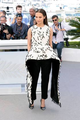 Alicia Vikander beim Photocall zur Streaming Serie Irma Vep auf dem Festival de Cannes 2022 75. Internationale Filmfestspiele von Cannes am Palais des Festivals. Cannes, 21.05.2022