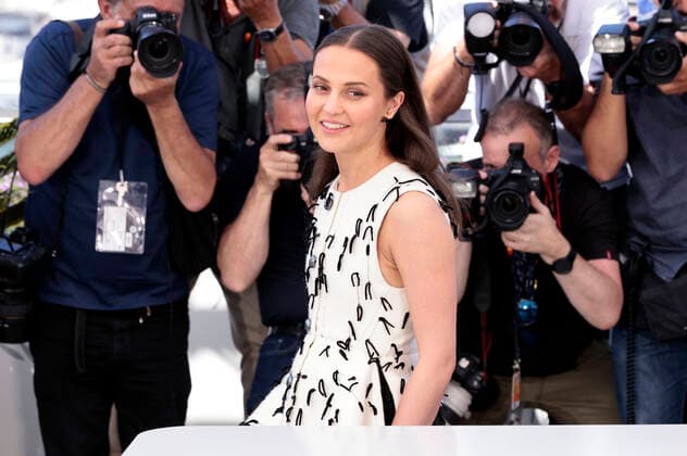 Alicia Vikander beim Photocall zur Streaming Serie Irma Vep auf dem Festival de Cannes 2022 75. Internationale Filmfestspiele von Cannes am Palais des Festivals. Cannes, 21.05.2022
