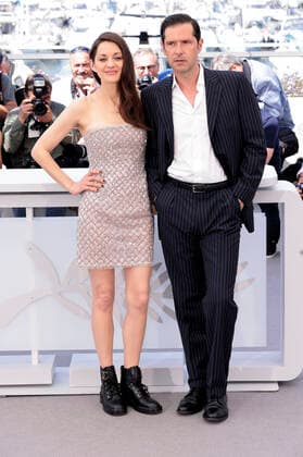 Marion Cotillard und Melvil Poupaud beim Photocall zum Kinofilm Brother and Sister Frere et soeur auf dem Festival de Cannes 2022 75. Internationale Filmfestspiele von Cannes am Palais des Festivals. Cannes, 21.05.2022