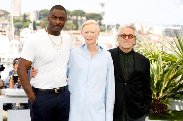 Idris Elba, Tilda Swinton und George Miller beim Photocall zum Kinofilm Three Thousand Years of Longing auf dem Festival de Cannes 2022 75. Internationale Filmfestspiele von Cannes am Palais des Festivals. Cannes, 21.06.2022