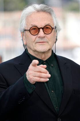 George Miller beim Photocall zum Kinofilm Three Thousand Years of Longing auf dem Festival de Cannes 2022 75. Internationale Filmfestspiele von Cannes am Palais des Festivals. Cannes, 21.06.2022
