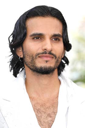 Mehdi Dehbi beim Photocall zum Kinofilm Boy from Heaven auf dem Festival de Cannes 2022 75. Internationale Filmfestspiele von Cannes am Palais des Festivals. Cannes, 21.05.2022