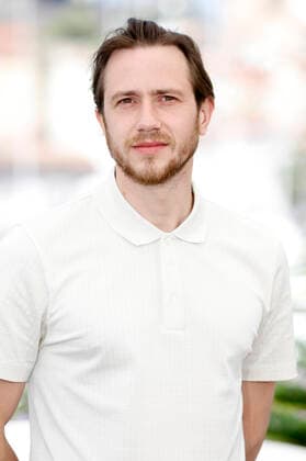 Bastien Bouillon beim Photocall zum Kinofilm La nuit du 12 The Night of the 12th auf dem Festival de Cannes 2022 75. Internationale Filmfestspiele von Cannes am Palais des Festivals. Cannes, 21.05.2022