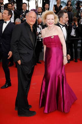 Woody Harrelson und Sunnyi Melles bei der Premiere des Kinofilms Triangle of Sadness auf dem Festival de Cannes 2022 75. Internationale Filmfestspiele von Cannes im Palais des Festivals. Cannes, 21.05.2022