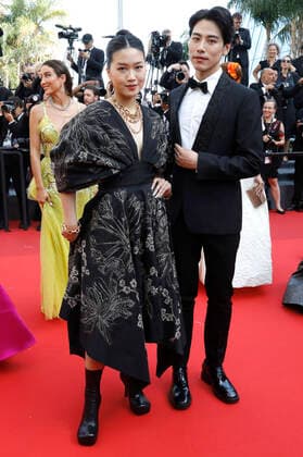 Meg Zhang und Pablo Zhang (Aha Lolo) bei der Premiere des Kinofilms Triangle of Sadness auf dem Festival de Cannes 2022 75. Internationale Filmfestspiele von Cannes im Palais des Festivals. Cannes, 21.05.2022