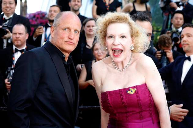 Entertainment Themen der Woche KW20 Entertainment Bilder des Tages Woody Harrelson und Sunnyi Melles bei der Premiere des Kinofilms Triangle of Sadness auf dem Festival de Cannes 2022 75. Internationale Filmfestspiele von Cannes im Palais des Festivals. Cannes, 21.05.2022 *** Woody Harrelson and Sunnyi Melles at the premiere of the feature film Triangle of Sadness at the Festival de Cannes 2022 75 Cannes International Film Festival at the Palais des Festivals Cannes, 21 05 2022. Foto:xD.xBedrosianx xFuturexImage