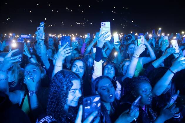 2022-05-21 20:10:00 ROTTERDAM - Fans of the Rotterdam rapper Kevin, known for the albums Lente and Grote Versnelling, among others, during a concert in Rotterdam Ahoy. ANP BAS CZERWINSKIA netherlands out - belgium out