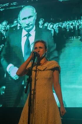 2022-05-21 20:48:03 AMSTERDAM - Band member Maria Alyotsjina, who escaped from Russia, during a concert by the Russian activist art collective Pussy Riot in the Q Factory. ANP EVERT ELZINGA netherlands out - belgium out
