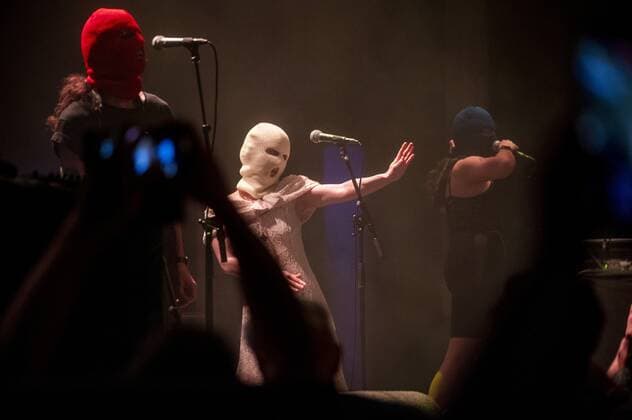 2022-05-21 21:14:19 AMSTERDAM - Band member Maria Alyotsjina, who escaped from Russia, during a concert by the Russian activist art collective Pussy Riot in the Q Factory. ANP EVERT ELZINGA netherlands out - belgium out
