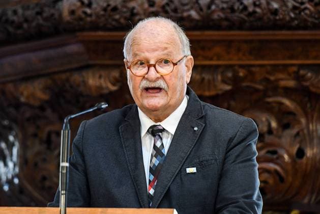 GER, Verleihung des Memminger Freiheitspreises 1525 an Prof. Dr. Heribert Prantl 21.05.2022, Kirche St. Martin, Memmingen, GER, Verleihung des Memminger Freiheitspreises 1525 an Prof. Dr. Heribert Prantl, seit dem Jahr 2005 wird der Memminger Freiheitspreis 1525 für Verdienste um Freiheit, Recht und Gerechtigkeit von der Stadt Memmingen verliehen. Prof. Dr. Heribert Prantl ist der 5. Preisträger. Der Preis soll an die 12 Artikel von 1525 erinnern, die als erste Niederschrift der Menschenrecht in Europa gelten. im Bild MdL a.D. Herbert Müller Mueller (Kuratoriumssprecher)