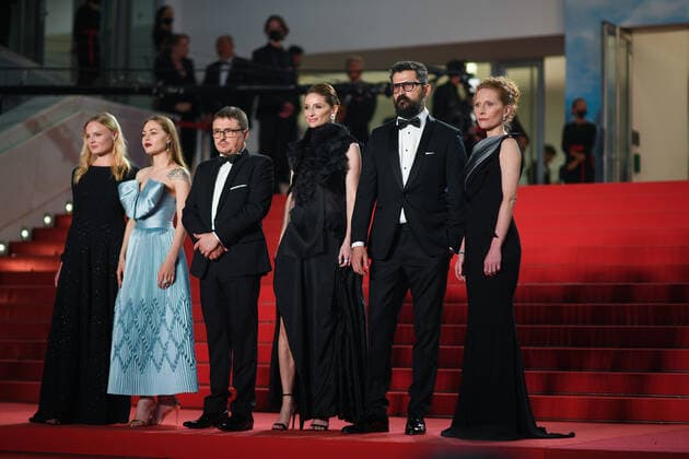 75eme Festival International du Film de Cannes. Montee des marches du film R.N.M . Festival de Cannes 2022 - The 75th annual Cannes film festival 2022 in Cannes - France - RMN Red Carpet - Audrey Diwan, Macrina Barladeanu, Cristian Mungiu, Judith State, Marin Grigore and Orsolya Moldovan 280515 2022-05-21 Cannes France  Copyright: xLionelxGuericolas MPPx STAR_280515_028