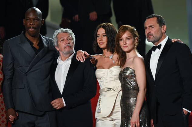 75eme Festival International du Film de Cannes. Montee des marches du film Fumer fait tousser . Festival de Cannes 2022 - The 75th annual Cannes film festival 2022 in Cannes - France - Fumer fait tousser Red Carpet - Jean-Pascal Zadi, Alain Chabat, Adèle Exarchopoulos, Anaïs Demoustier, Gilles Lellouche 280514 2022-05-22 Cannes France  Copyright: xLionelxGuericolas MPPx STAR_280514_061