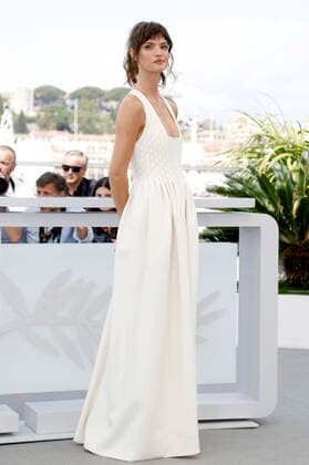 Charlbi Dean Kriek beim Photocall zum Kinofilm Triangle of Sadness auf dem Festival de Cannes 2022 75. Internationale Filmfestspiele von Cannes am Palais des Festivals. Cannes, 22.05.2022
