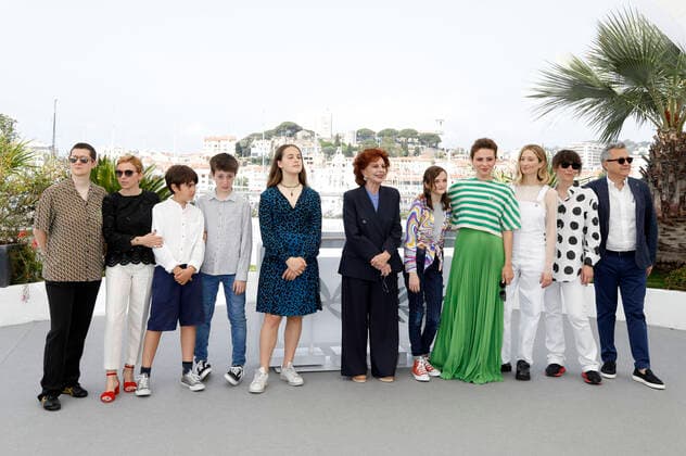 Francesca Manieri, Daria D™Antonio, Giordano Mastandrea, Leonardo Spagnoletti, Elsa Rotundi, Giovanna Ralli, Maayane Conti, Jasmin Trinca, Alba Rohrwacher, Gast und Paolo Del Brocco beim Photocall zum Kinofilm Marcel! auf dem Festival de Cannes 2022 75. Internationale Filmfestspiele von Cannes am Palais des Festivals. Cannes, 22.05.2022