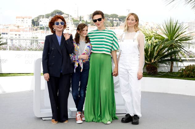 Giovanna Ralli, Maayane Conti, Jasmin Trinca und Alba Rohrwacher beim Photocall zum Kinofilm Marcel! auf dem Festival de Cannes 2022 75. Internationale Filmfestspiele von Cannes am Palais des Festivals. Cannes, 22.05.2022
