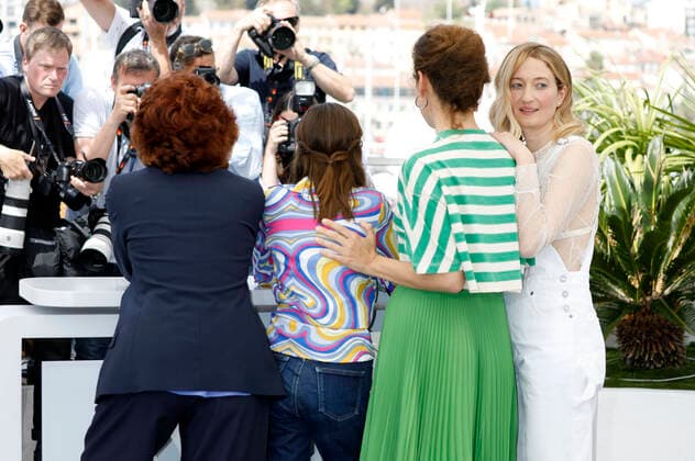 Giovanna Ralli, Maayane Conti, Jasmin Trinca und Alba Rohrwacher beim Photocall zum Kinofilm Marcel! auf dem Festival de Cannes 2022 75. Internationale Filmfestspiele von Cannes am Palais des Festivals. Cannes, 22.05.2022