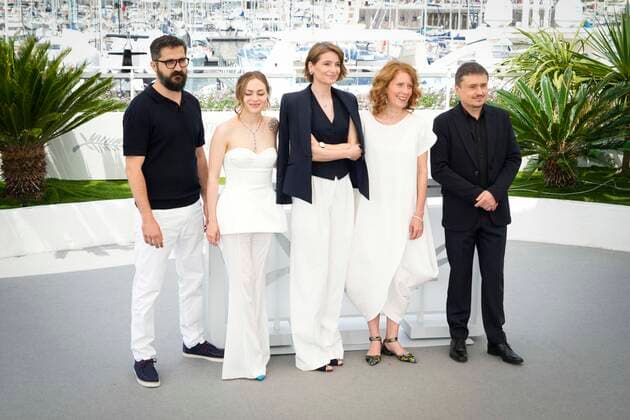 Foto IPP Daniele Cifala™ Cannes 22 05 2022 R.M.N Photocall - The 75th Annual Cannes Film Festival nella foto: Macrina Barladeanu, Marin Grigore, Judith State, Orsolya Moldovan and Director Cristian Mungiu Italy Photo Press - World Copyright