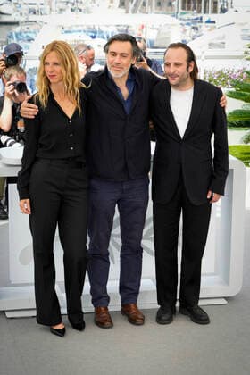 Foto IPP Daniele Cifala™ Cannes 22 05 2022 Chronique D Une Liaison Passagere (Diary Of A Fleeting Affair) Photocall - The 75th Annual Cannes Film Festivalnella foto: Sandrine Kiberlain, Director Emmanuel Mouret and Vincent Macaigne Italy Photo Press - World Copyright