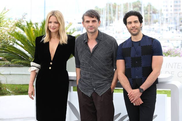 75eme Festival International du Film de Cannes. Photocall du film Don Juan . 75th Cannes Film Festival. Photocall with cast of the film Don Juan . Virginie Efira, director Serge Bozon and Tahar Rahim. 280552 2022-05-22 Cannes France  Copyright: xIsabellexVautierx xStarfacex STAR_280552_008
