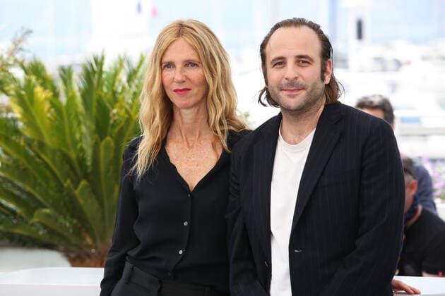 75eme Festival International du Film de Cannes. Photocall du film Chronique d une liaison passagere . 75th Cannes Film Festival. Photocall with cast of the film Chronique d une liaison passagere . Sandrine Kiberlain and Vincent Macaigne. 280558 2022-05-22 Cannes France Kiberlain, Sandrine; Macaigne, Vincent  Copyright: xIsabellexVautierx xStarfacex STAR_280558_007