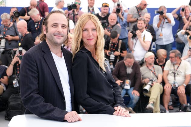 75eme Festival International du Film de Cannes. Photocall du film Chronique d une liaison passagere . 75th Cannes Film Festival. Photocall with cast of the film Chronique d une liaison passagere . 280562 2022-05-22 Cannes France Kiberlain, Sandrine; Macaigne, Vincent  Copyright: xSergexArnalx xStarfacex STAR_280562_020