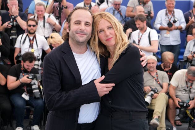75eme Festival International du Film de Cannes. Photocall du film Chronique d une liaison passagere . 75th Cannes Film Festival. Photocall with cast of the film Chronique d une liaison passagere . 280562 2022-05-22 Cannes France Kiberlain, Sandrine; Macaigne, Vincent  Copyright: xSergexArnalx xStarfacex STAR_280562_021