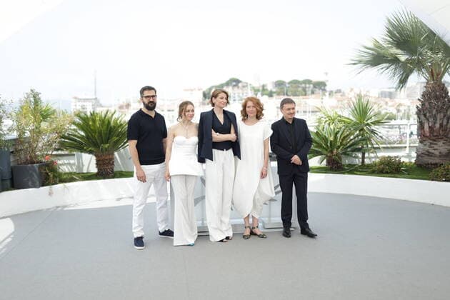 75eme Festival International du Film de Cannes. Photocall du film R.N.M . 75th International Cannes Film Festival. Photocall with RNM cast movie 280548 0000-00-00 Cannes France Mungiu, Cristian; Barladeanu, Macrina; Marin, Grigore  Copyright: xTerencexBaelenx STAR_280548_001