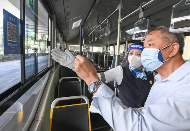 (220522) -- SHANGHAI, May 22, 2022 -- A passenger scans the QR code on a bus in Shanghai, east China, May 22, 2022. Shanghai started to resume cross-district public transport starting from Sunday. Transport service on four subway lines and 273 bus routes has resumed on Sunday covering the central urban areas and the city s airports, railway stations, and hospitals. Passengers are allowed to use the public transport system only when they have negative result certificates for nucleic acid testing taken within 48 hours. ) CHINA-SHANGHAI-PUBLIC TRANSPORTATION-RESUMPTION (CN) LixHe 