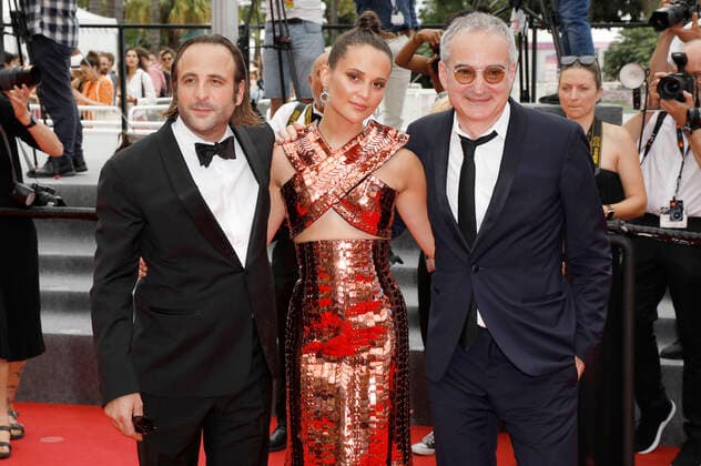 Entertainment Bilder des Tages Vincent Macaigne, Alicia Vikander und Olivier Assayas bei der Premiere des Kinofilms Holy Spider Les nuits de Mashhad auf dem Festival de Cannes 2022 75. Internationale Filmfestspiele von Cannes im Palais des Festivals. Cannes, 22.05.2022
