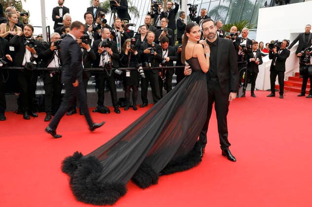 Sara Sampaio und Mohammed Al Turki bei der Premiere des Kinofilms Forever Young Les Amandiers auf dem Festival de Cannes 2022 75. Internationale Filmfestspiele von Cannes im Palais des Festivals. Cannes, 22.05.2022