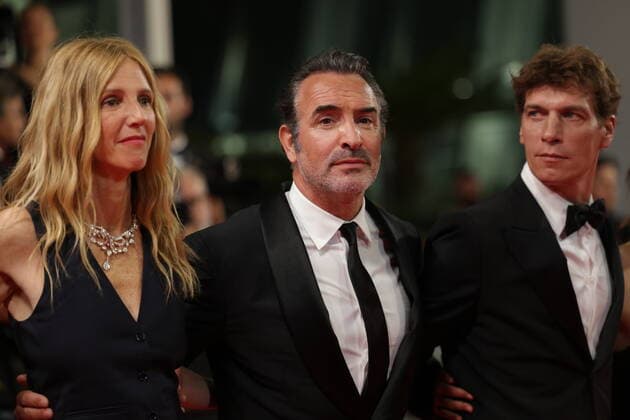 75eme Festival International du Film de Cannes. Montee des marches du film Novembre . 75yj International cannes Film festival. Red Carpet of November movie. 280589 0000-00-00 Cannes France Kiberlain, Sandrine; Dujardin, Jean; Jimenez, Cedric  Copyright: xTerencexBaelenx STAR_280589_024