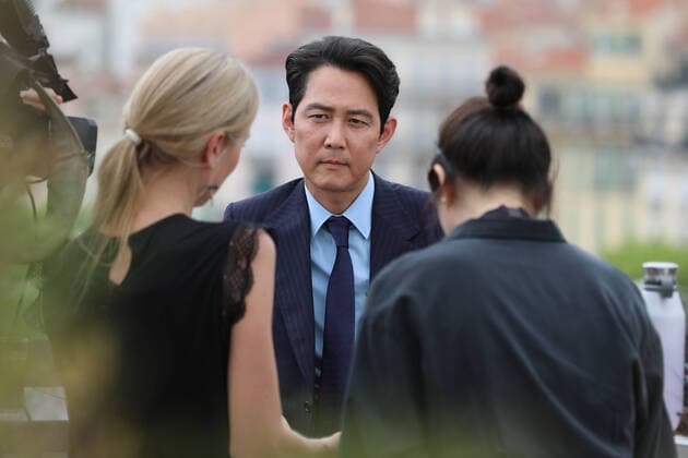 May 22, 2022, Cannes, Cote d Azur, France: SQUID GAME star LEE JUNG-JAE of South Korea is being interviewed during 75th annual Cannes Film Festival Cannes France - ZUMAc179 20220522_zep_c179_129 Copyright: xMickaelxChavetx